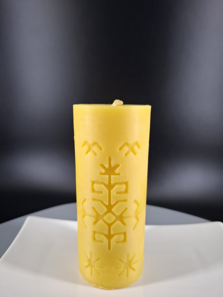 Veselības bišu vaska svece – Austras koks, Jumis un Saules spēks (Pavasaris) (Nr:118)