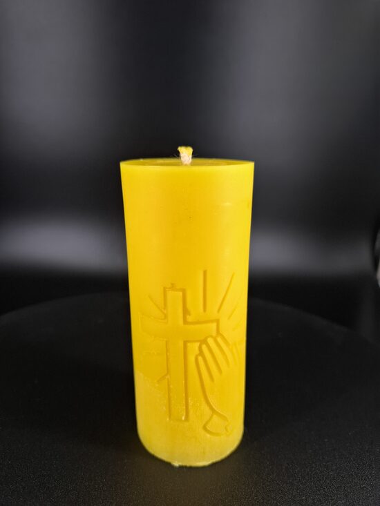 Lūgšanu bišu vaska svece – Plauksta un Krusts (Nr:206)